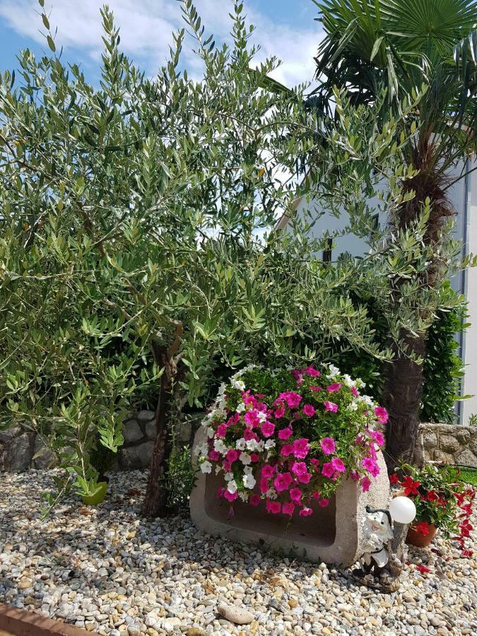 Pansion Katarina Bed & Breakfast Malinska Exterior foto